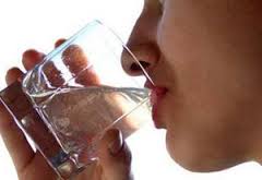 7 خاصیت جالب نوشیدن آب گرم
